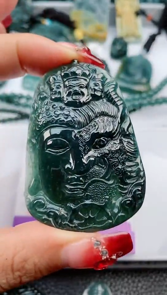 【闪购商品】翡翠颈饰未镶嵌               
