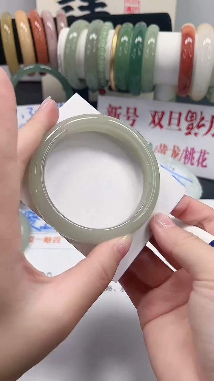 未镶嵌手镯石英质玉84-56.7