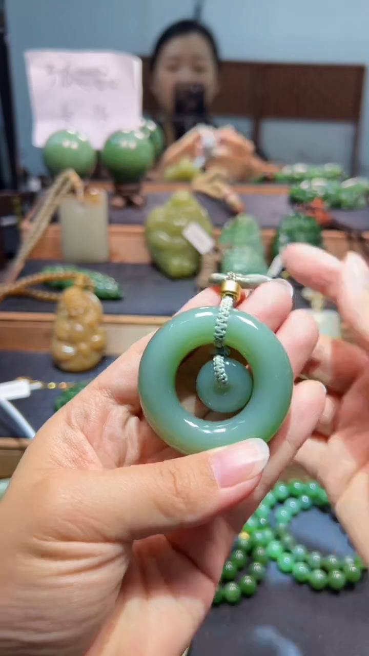 颈饰未镶嵌和田玉（碧玉）1