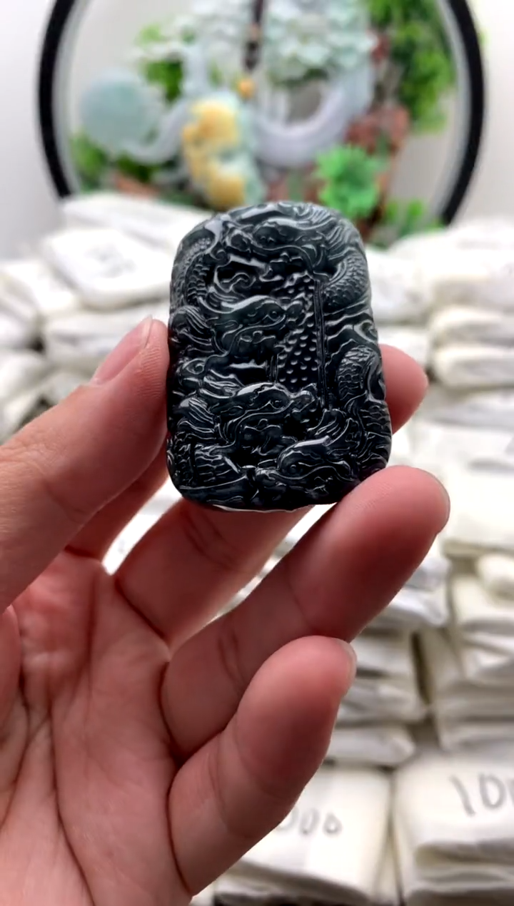 翡翠未镶嵌颈饰九龙牌【品质一般能接受再拍】