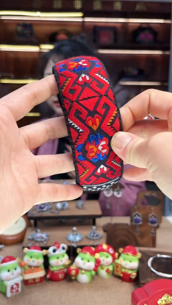 【闪购商品】织绣A44黔东南苗族刺绣