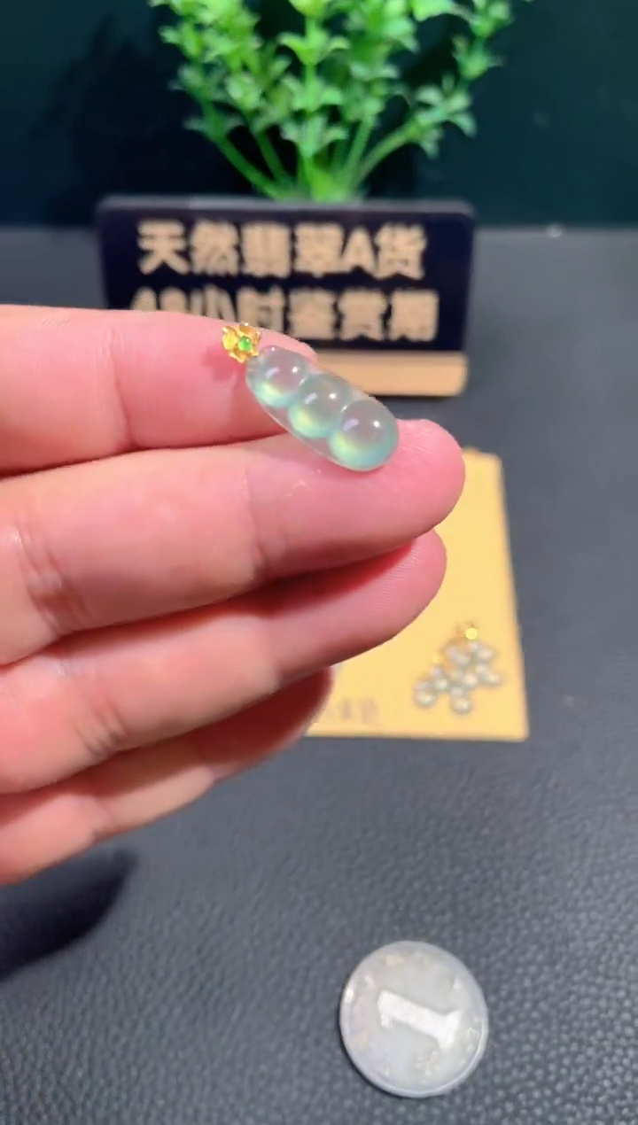 颈饰18K金镶嵌翡翠翡翠