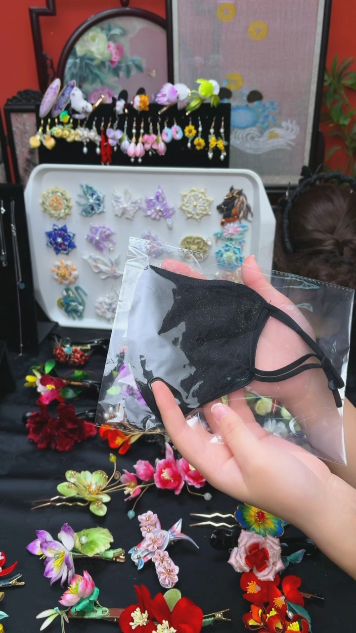 刺绣初*?非遗手工绒花饰品