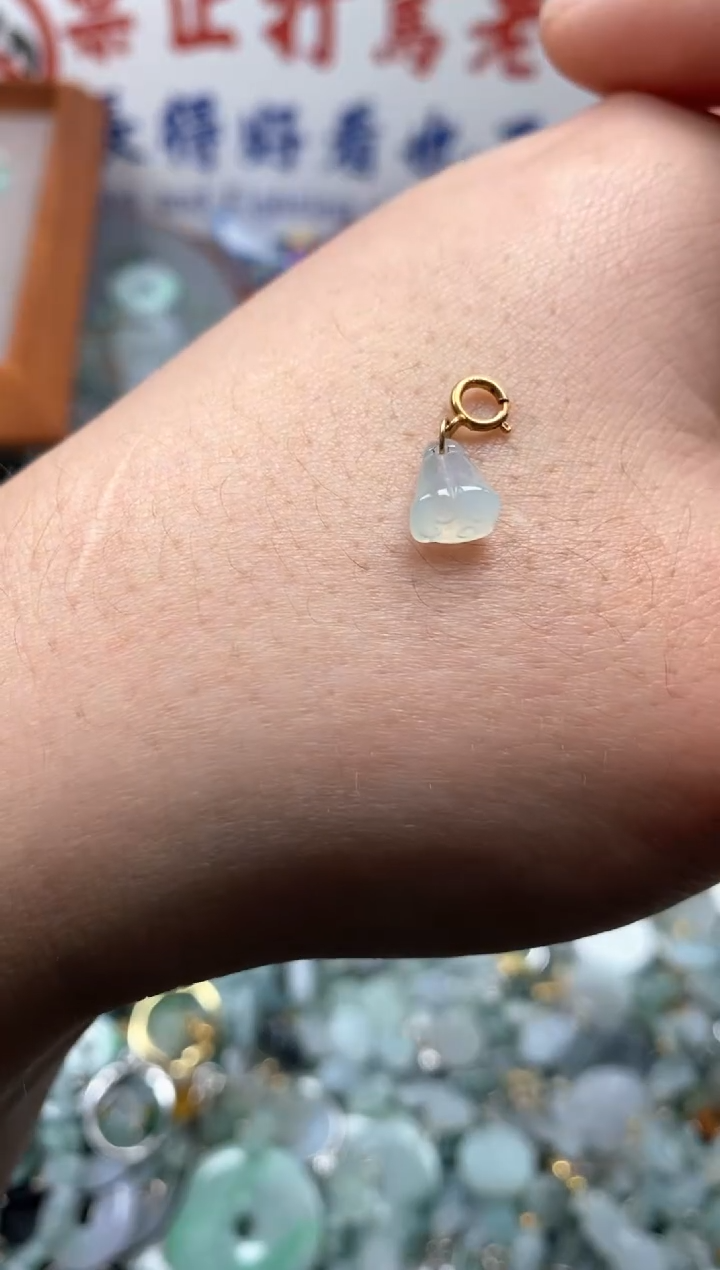 【闪购商品】翡翠颈饰未镶嵌哥哥