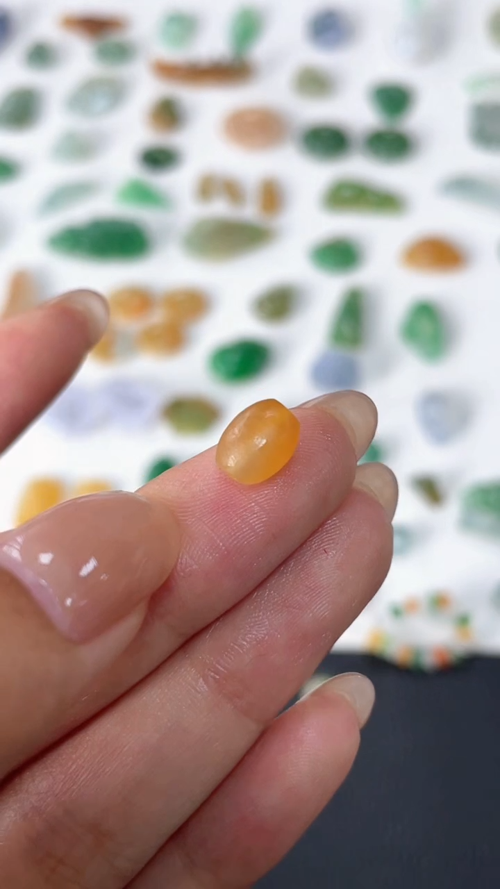 【闪购商品】定制翡翠未镶嵌黄枣珠8.3*6.5*5.2