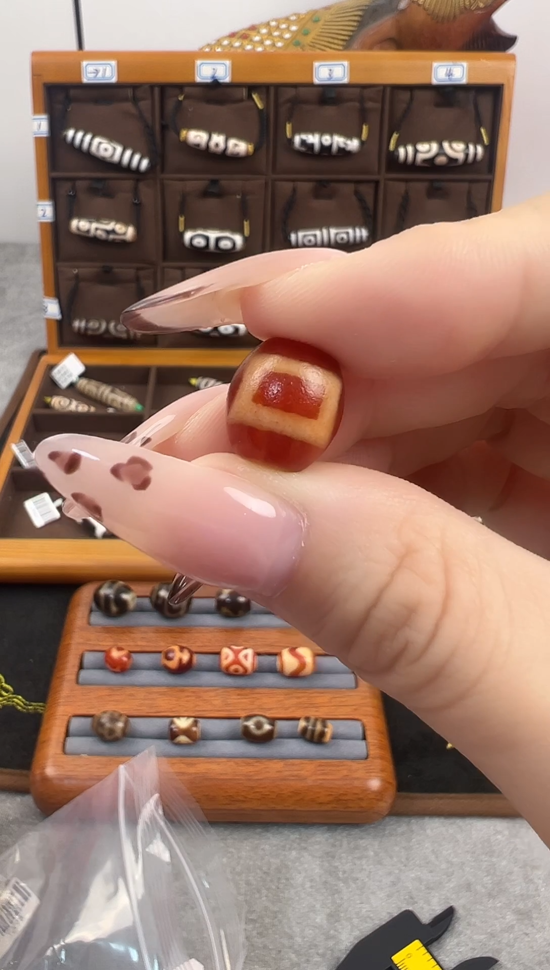 玛瑙/玉髓（覆膜）颈饰未镶嵌次****₎29.（微瑕）随机