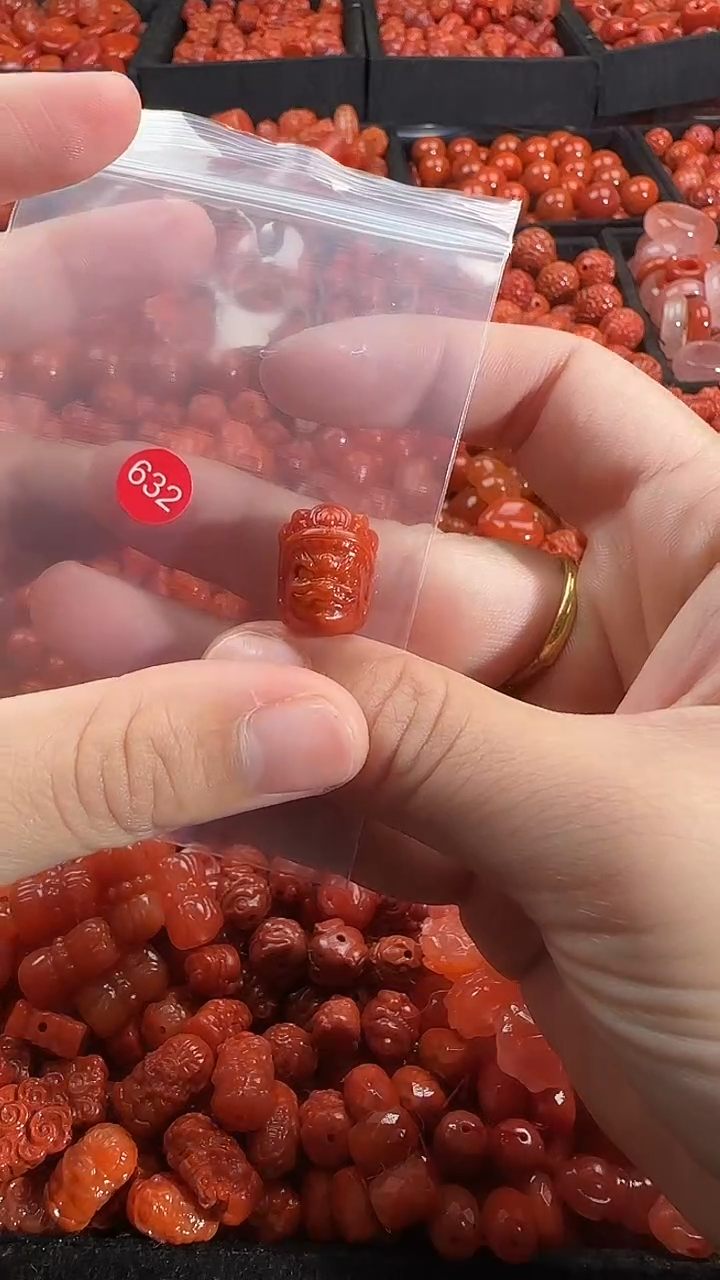 颈饰未镶嵌南红玛瑙1