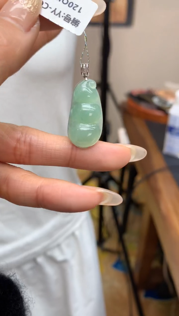 【闪购商品】翡翠颈饰18K金镶嵌豆子