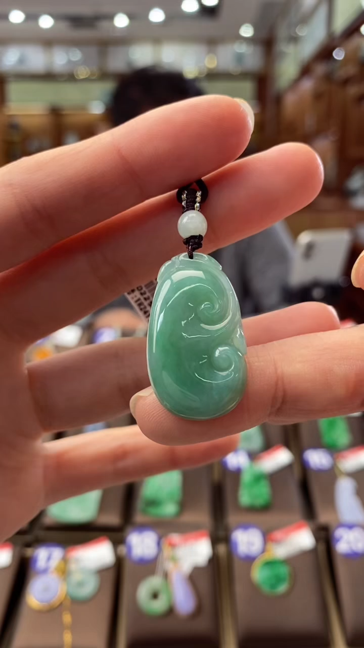 【闪购商品】翡翠颈饰未镶嵌如意