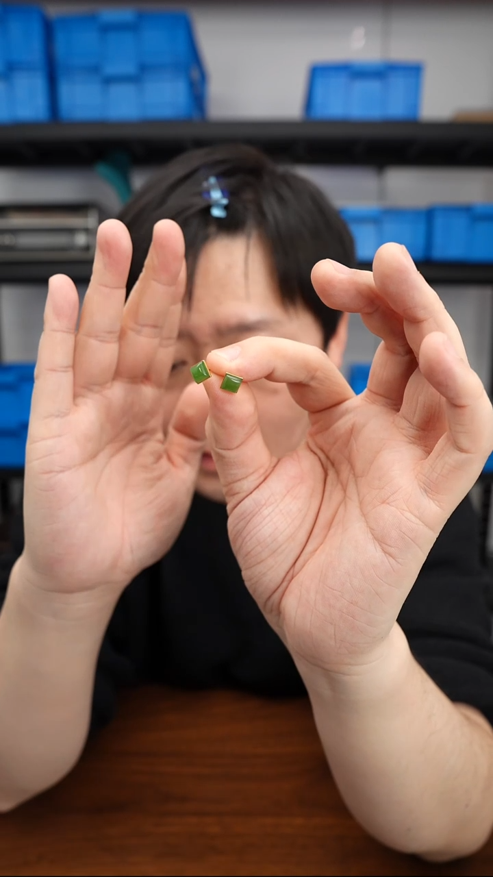 18K金镶嵌和田玉耳饰0102DL331方糖耳钉