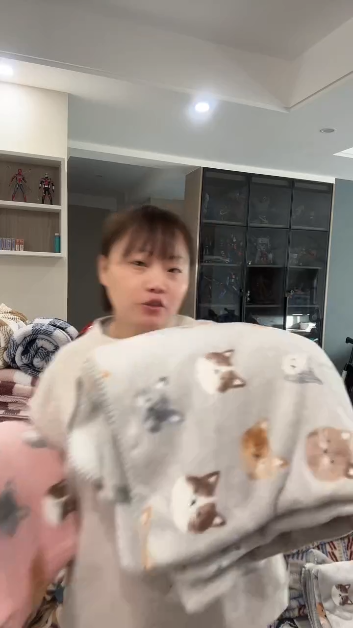牛奶绒花*澳洲灰色猫头毯127*152