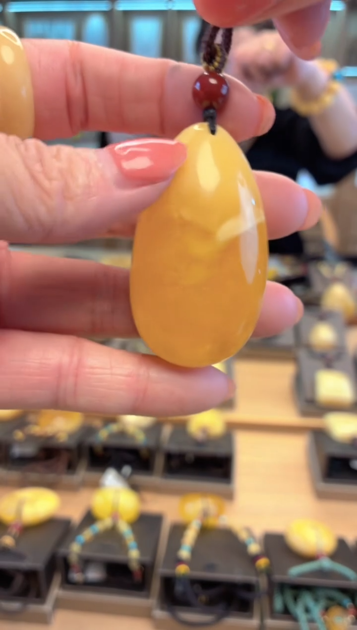 未镶嵌定制琥珀千**贝天然原矿蜜蜡吊坠