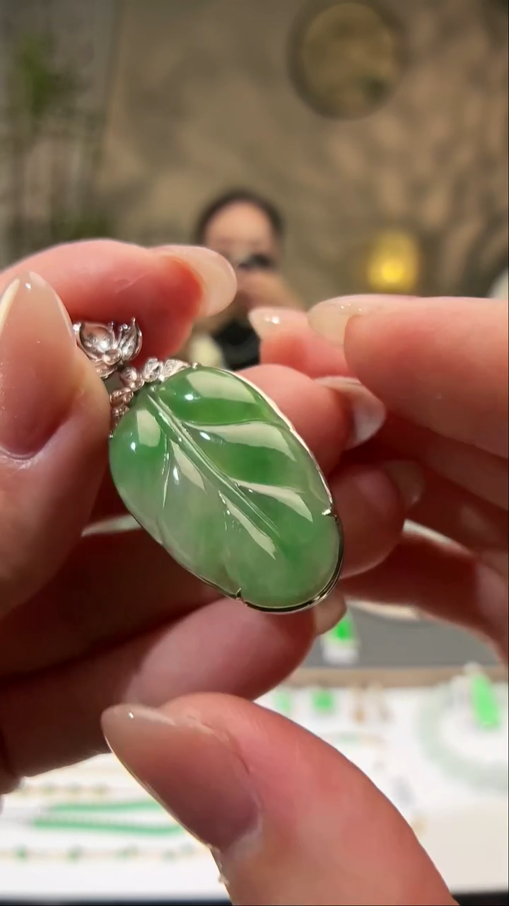 吊坠(不含链)18K金镶嵌翡翠叶子