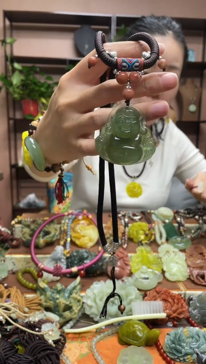 未镶嵌岫玉颈饰·2