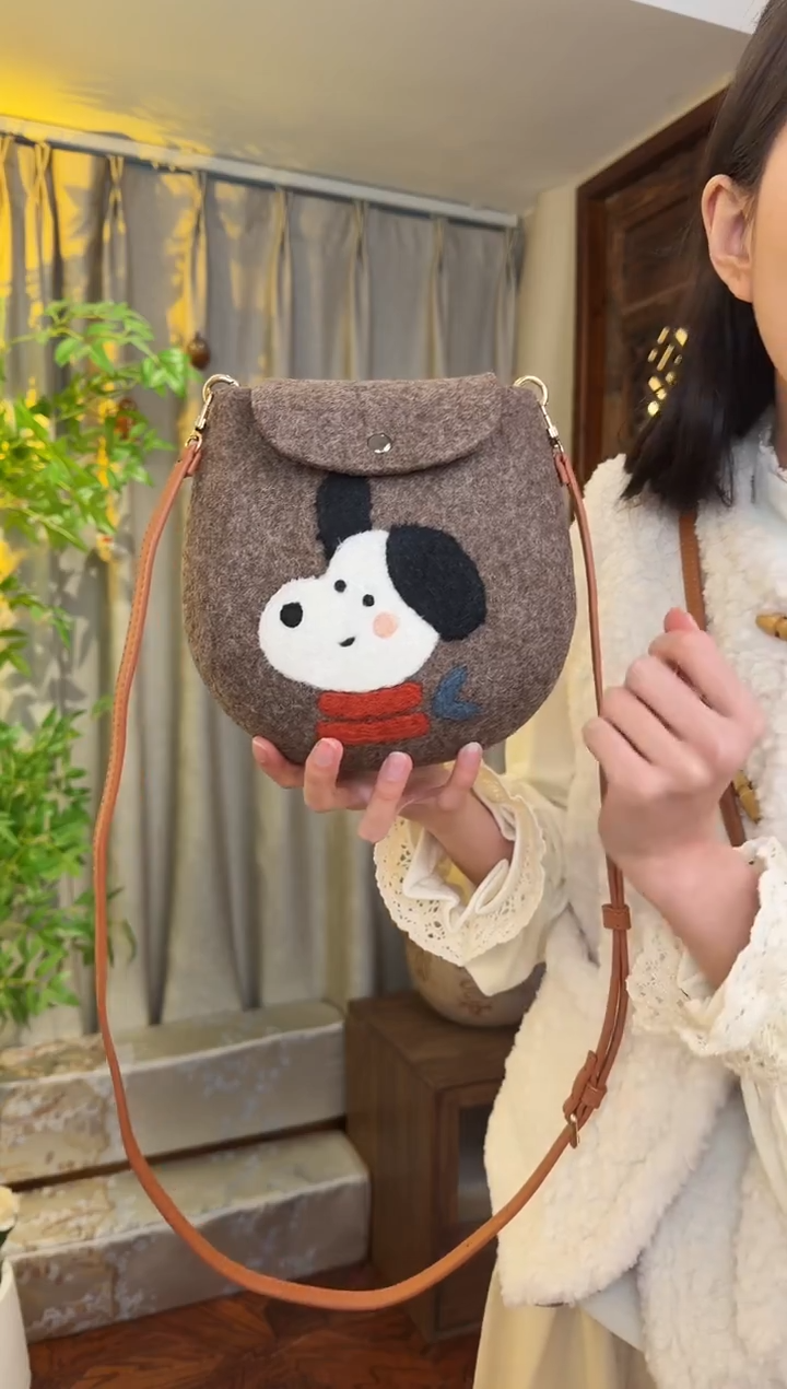 羊毛非遗羊毛毡包 蛋蛋包红白狗