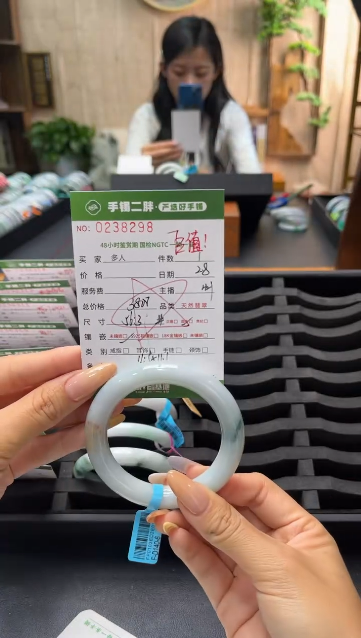 【闪购商品】翡翠手镯（圆镯）未镶嵌多人