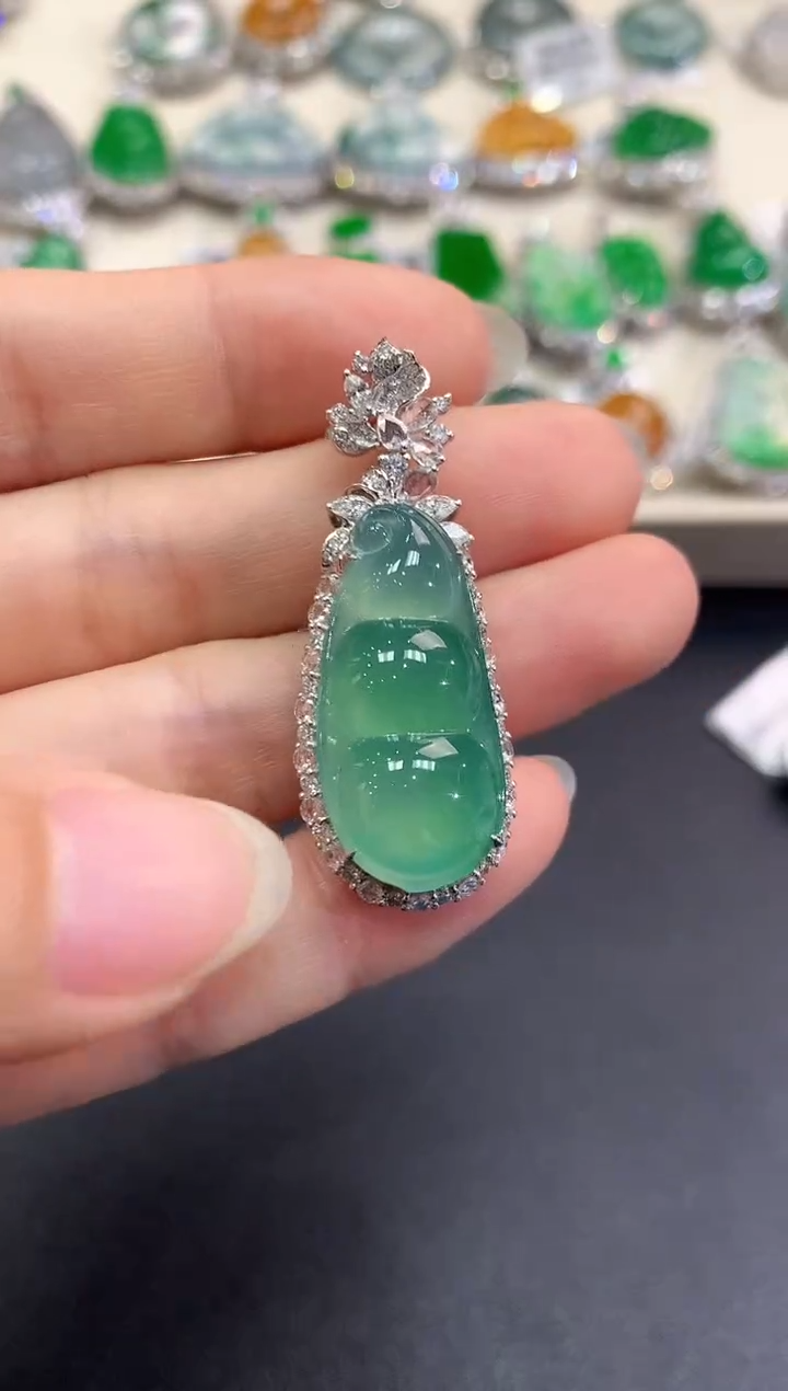 【闪购商品】翡翠颈饰18K金镶嵌D21   