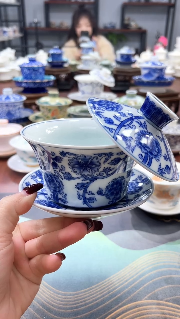 【闪购商品】320ml大号缠枝莲悬停盖碗