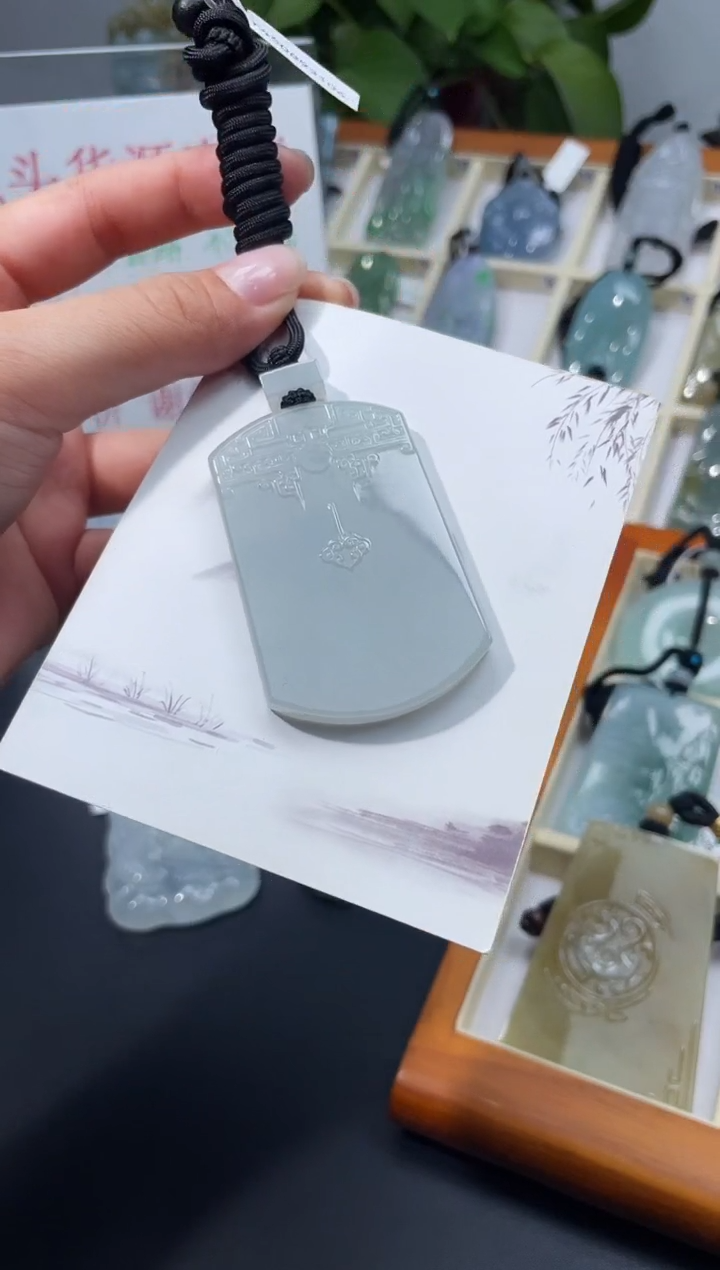 颈饰未镶嵌翡翠无事牌