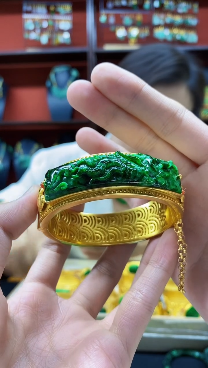 颈饰未镶嵌翡翠翡翠手镯