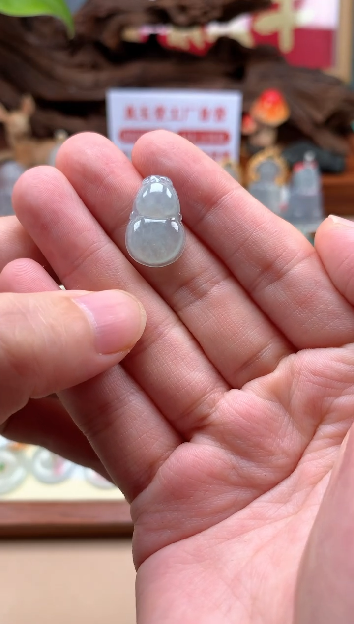 【闪购商品】翡翠未镶嵌颈饰葫芦