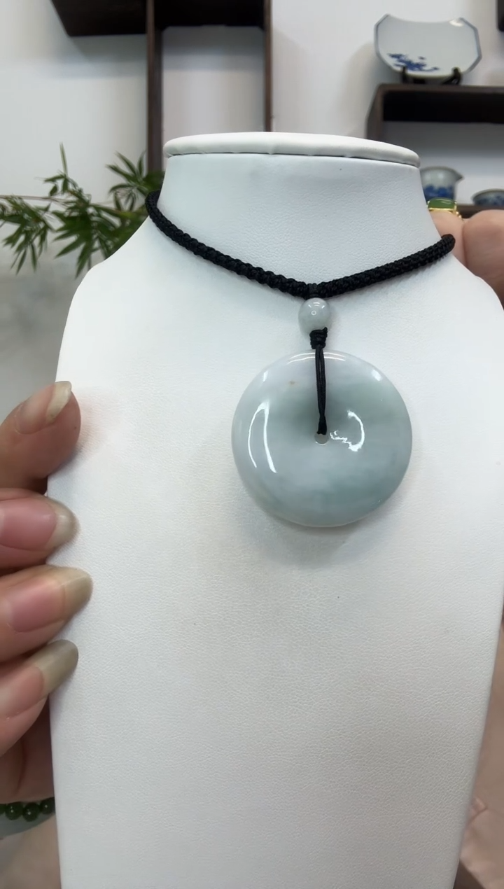 颈饰未镶嵌翡翠平安扣