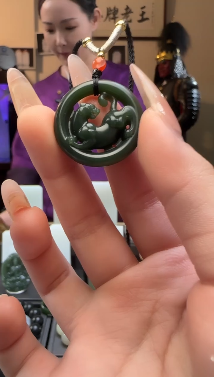 【闪购商品】和田玉青玉虎未镶嵌吊坠