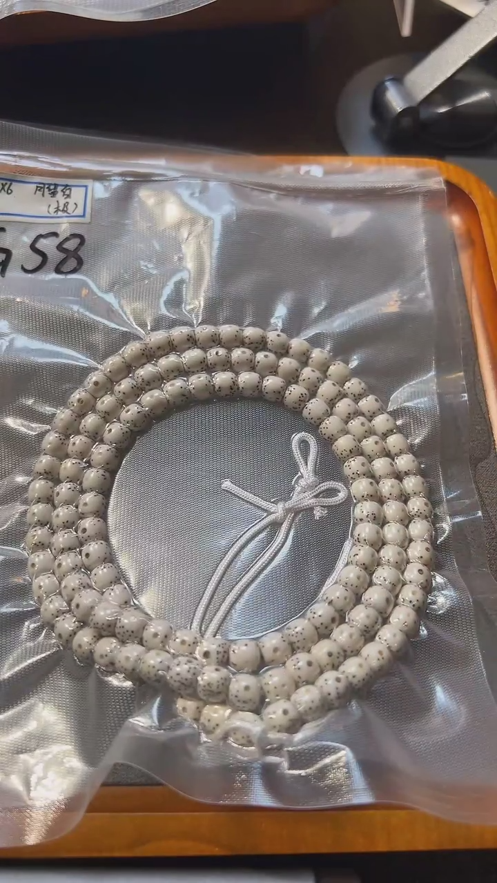 星月菩提吊坠7*6 极品桶珠原生态顺白月留白一物一图