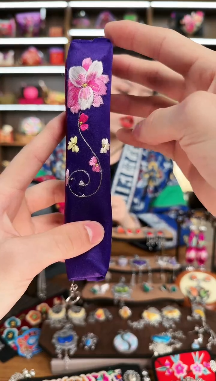 【闪购商品】织绣A40蒙阿苏苗绣传承