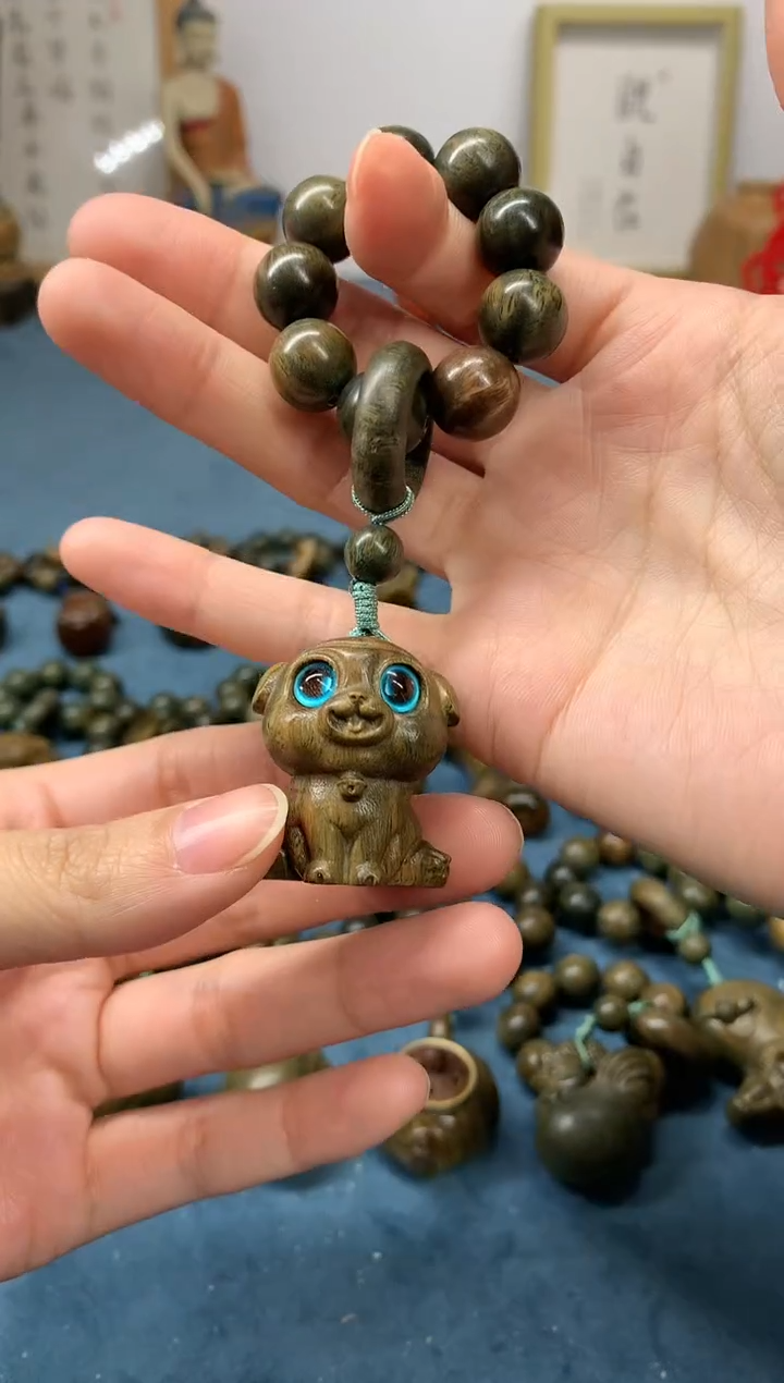【闪购商品】维腊木（绿檀）把件小狗 盘玩件