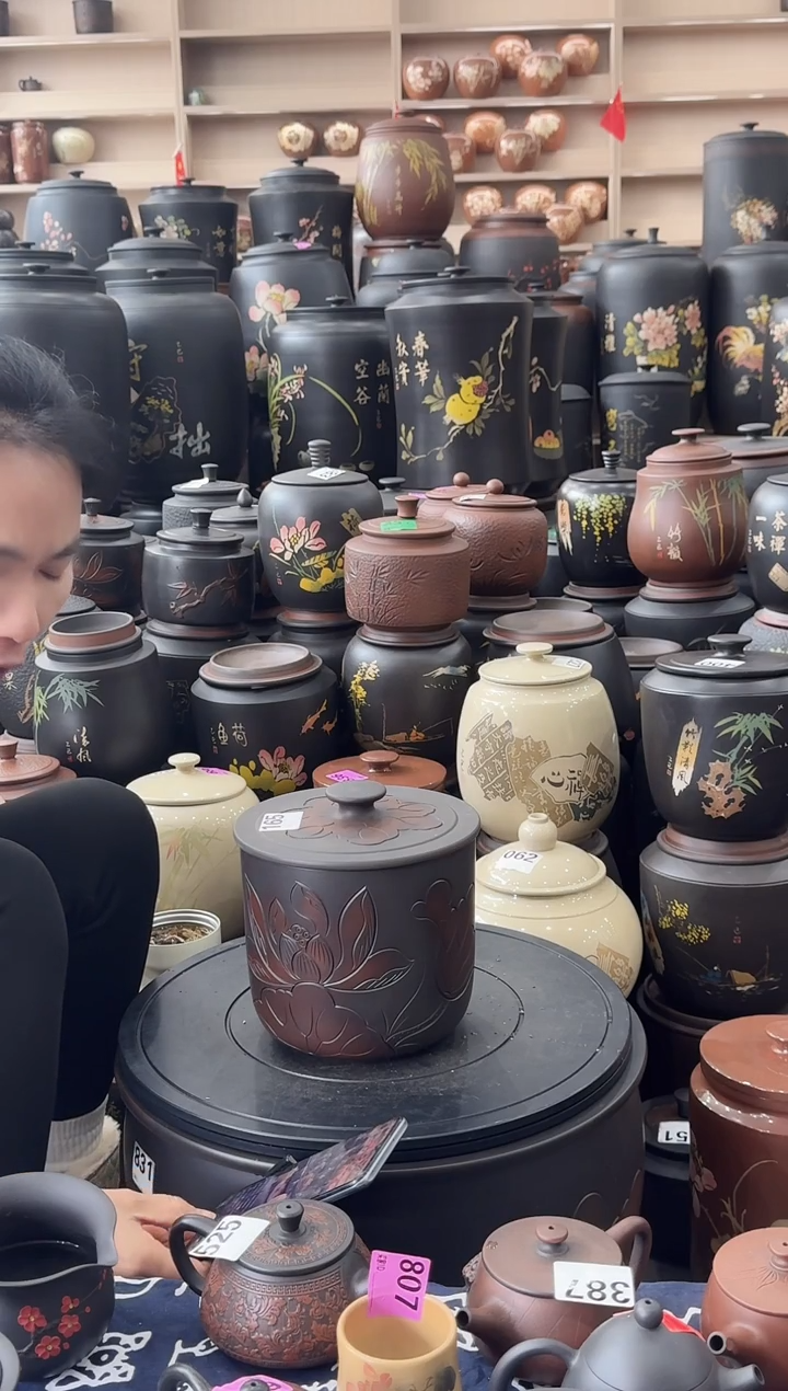 罐瑕疵茶叶罐  小五饼荷花    265