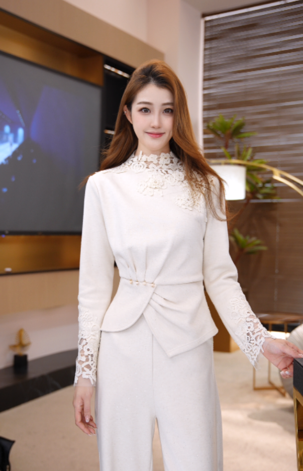 【婷婷】暮色织影新款气质简约杏色钩花基础收腰针织衫115533