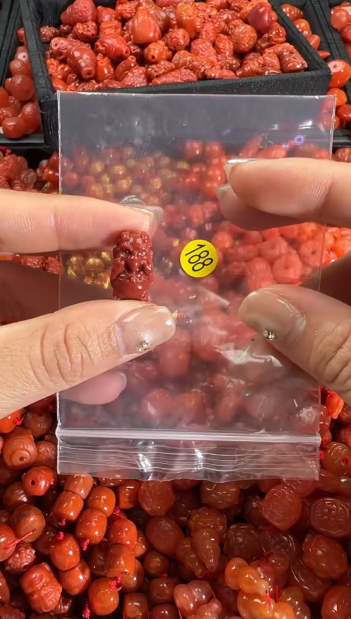 【闪购商品】南红玛瑙颈饰未镶嵌1