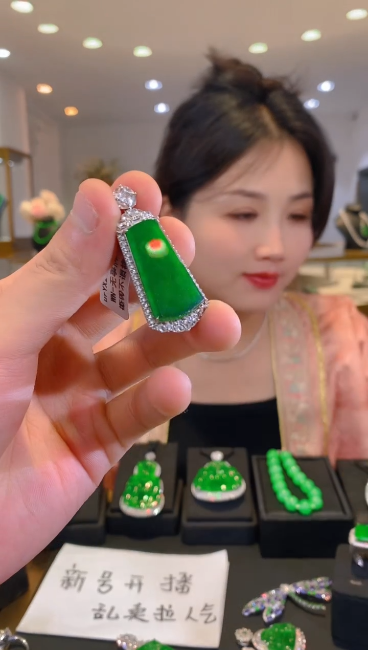 吊坠(赠链)银S925镶嵌翡翠翡翠a货多样性发