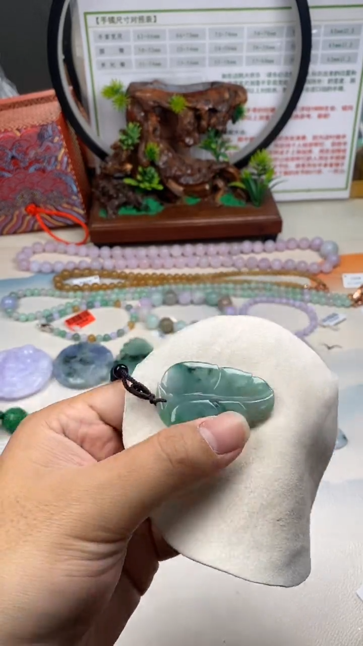 颈饰未镶嵌翡翠天然翡翠