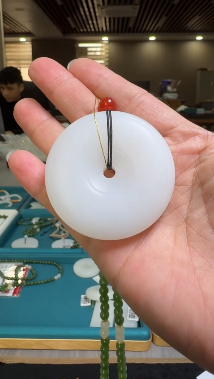 【闪购商品】和田玉吊坠未镶嵌平安扣配珠链