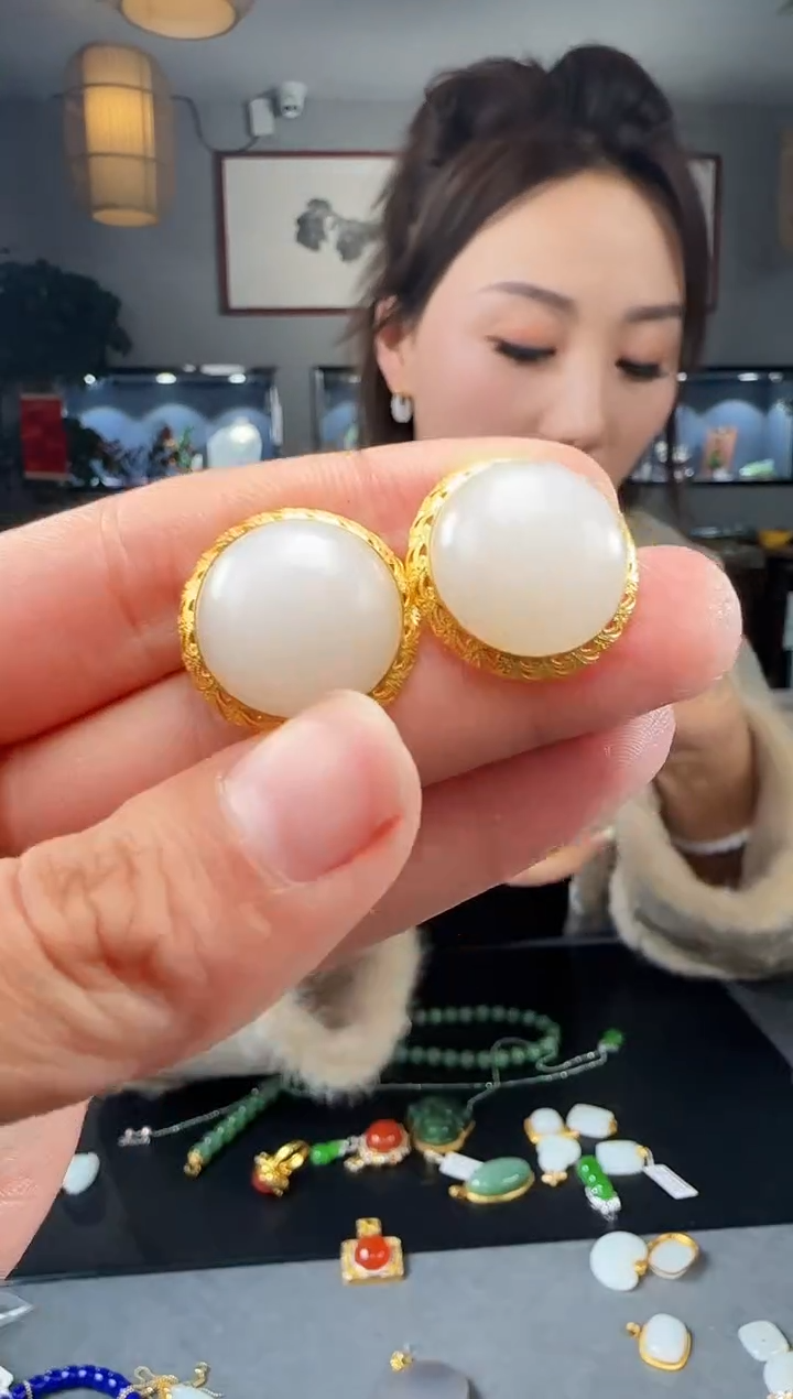 【闪购商品】和田玉耳钉18K金镶嵌1