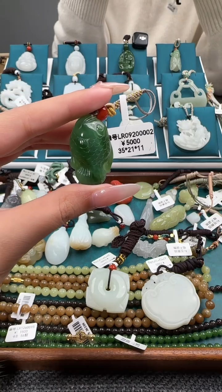 颈饰未镶嵌和田玉LR