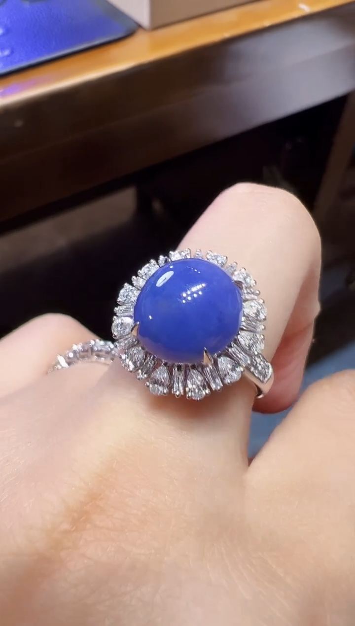 18K金镶嵌戒指翡翠蛋面