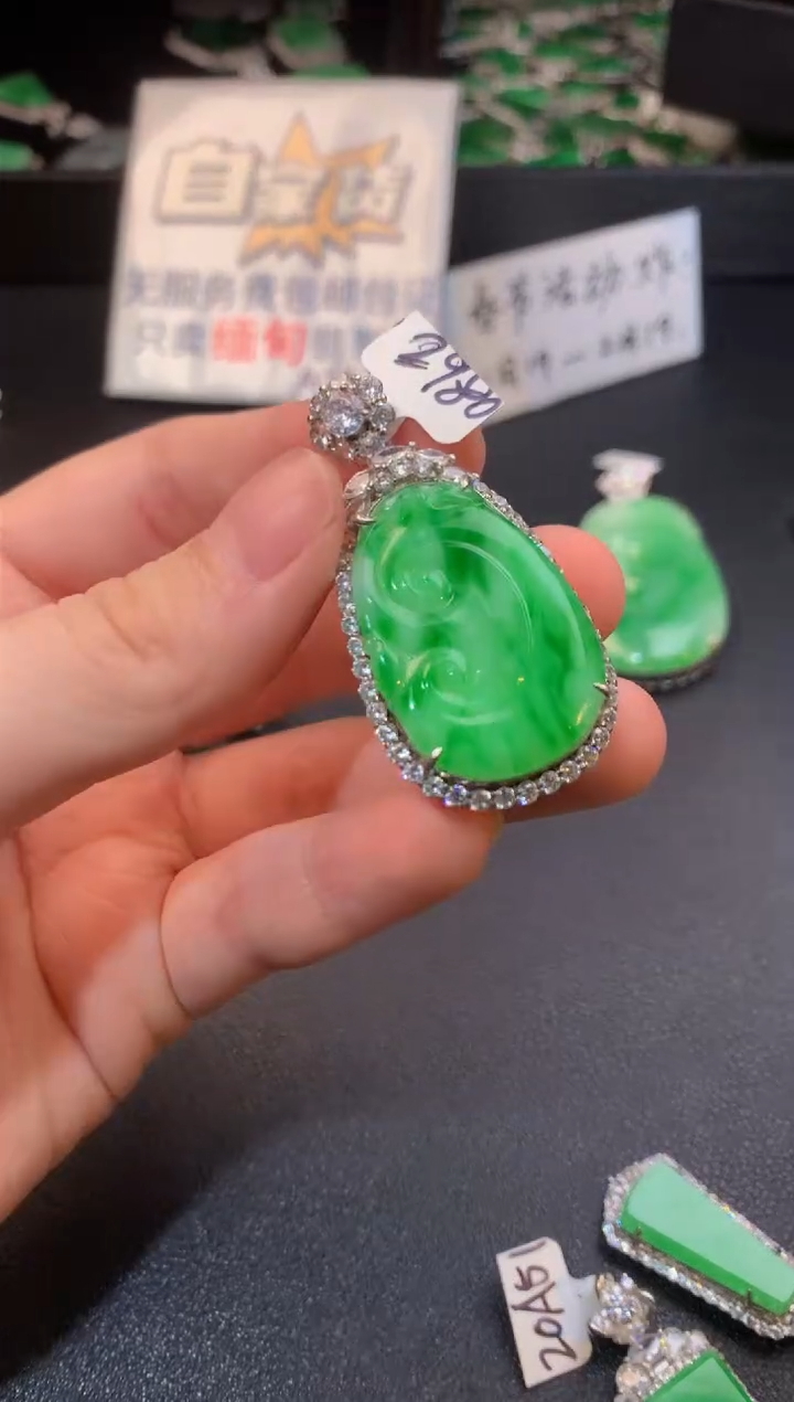 【闪购商品】翡翠颈饰银S925镶嵌翡翠