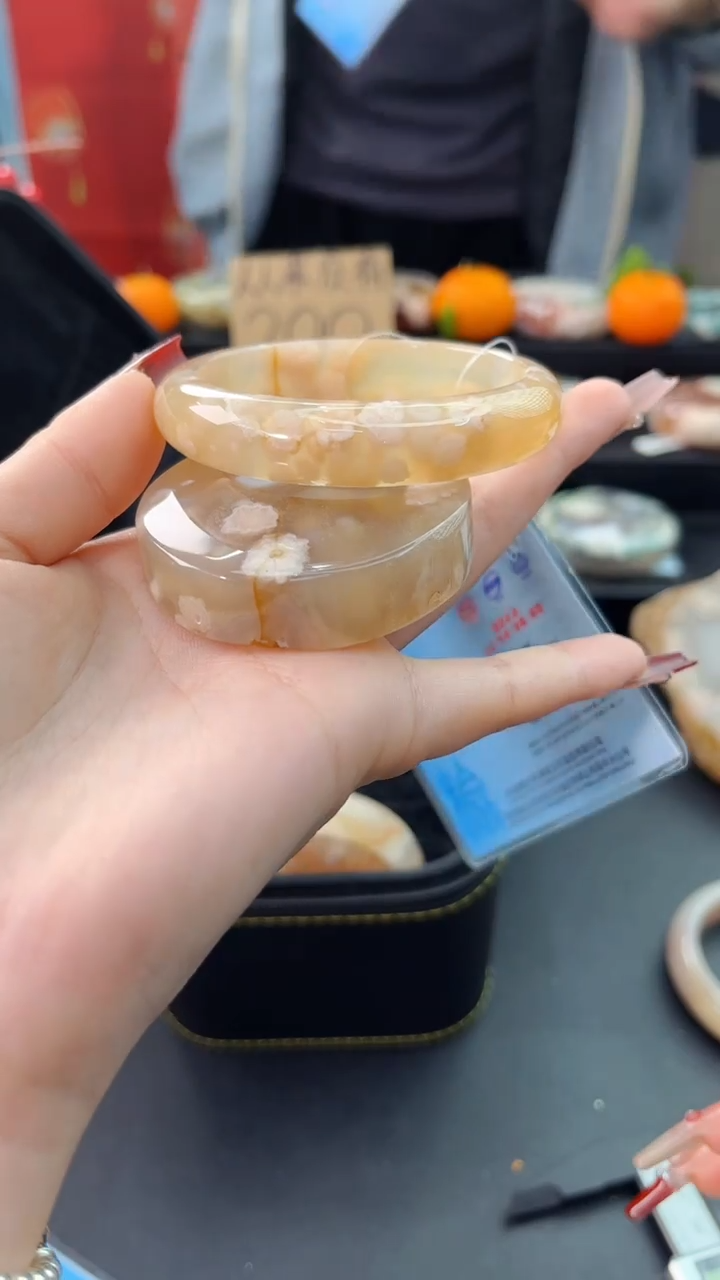 【闪购商品】石英质玉手镯未镶嵌赠送镯心（圈口）54