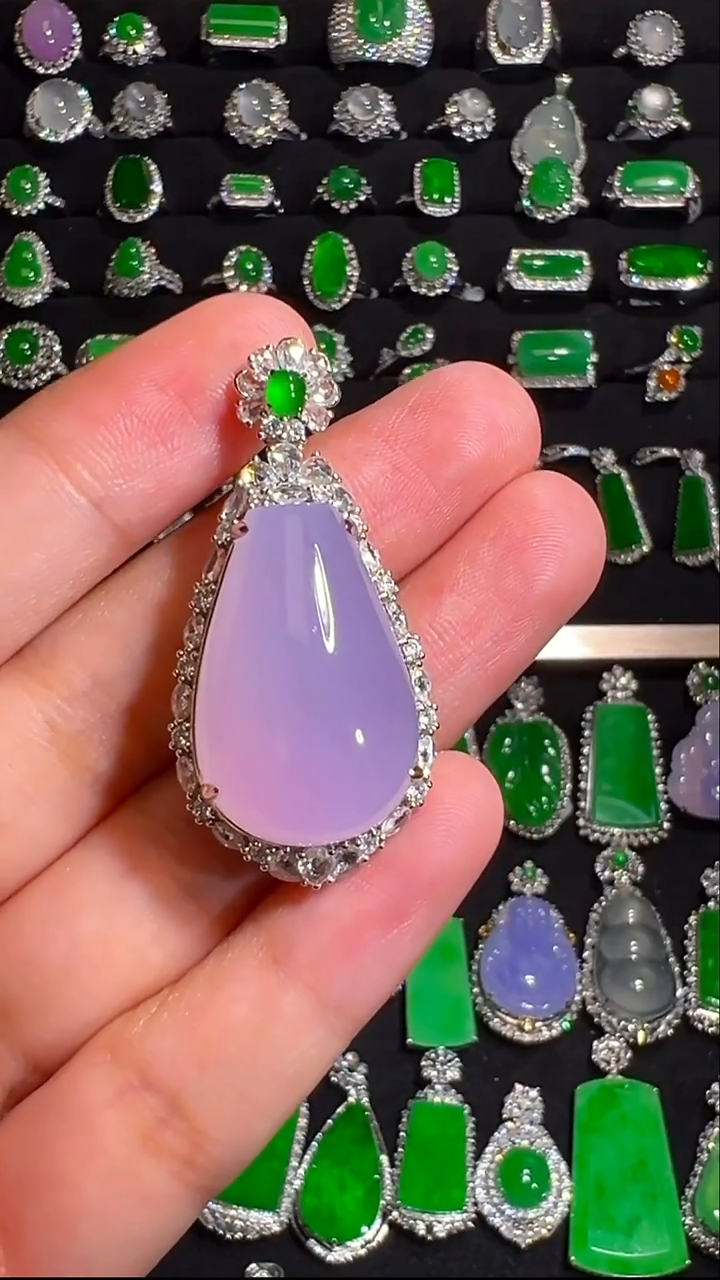 18K金镶嵌挂件翡翠吊坠