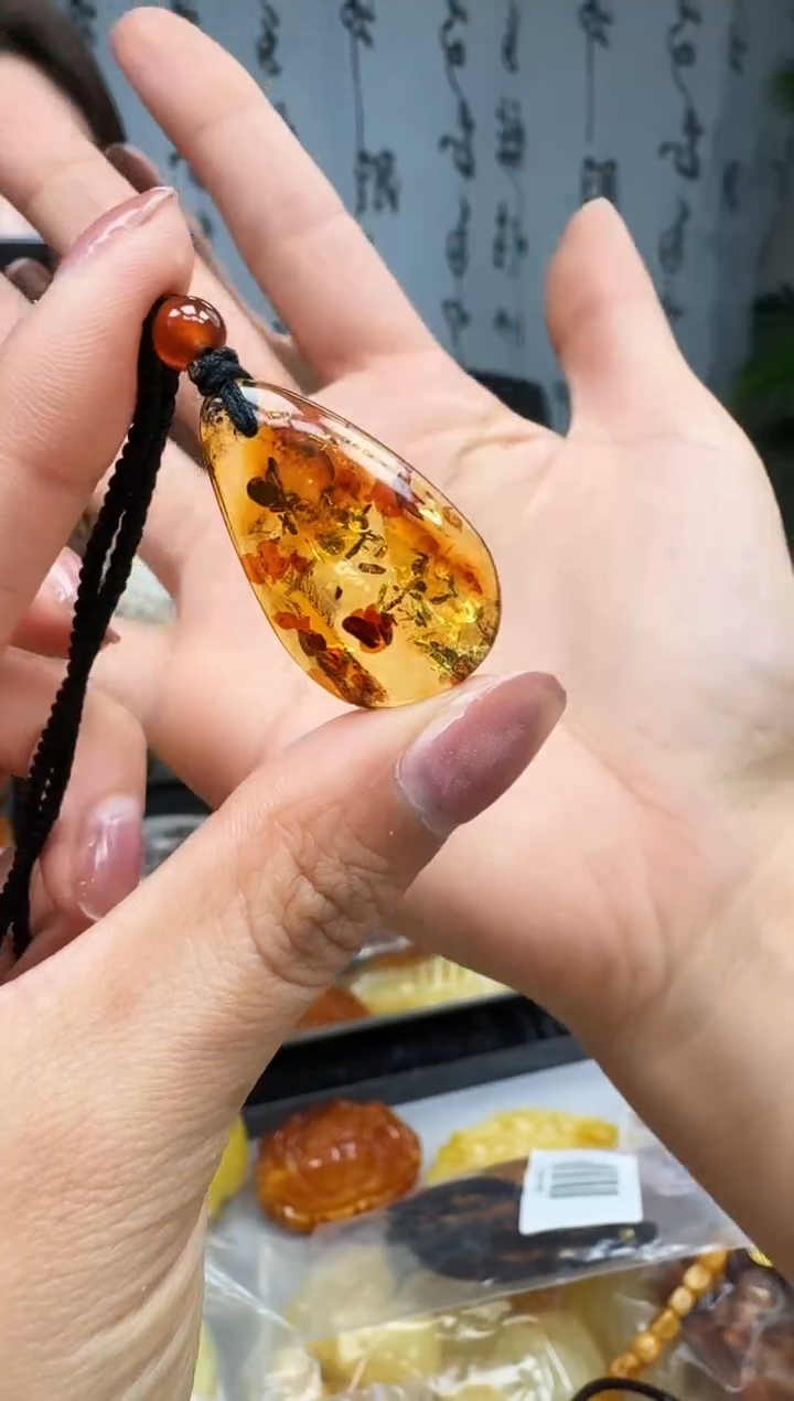 【闪购商品】琥珀裸石未镶嵌挂坠