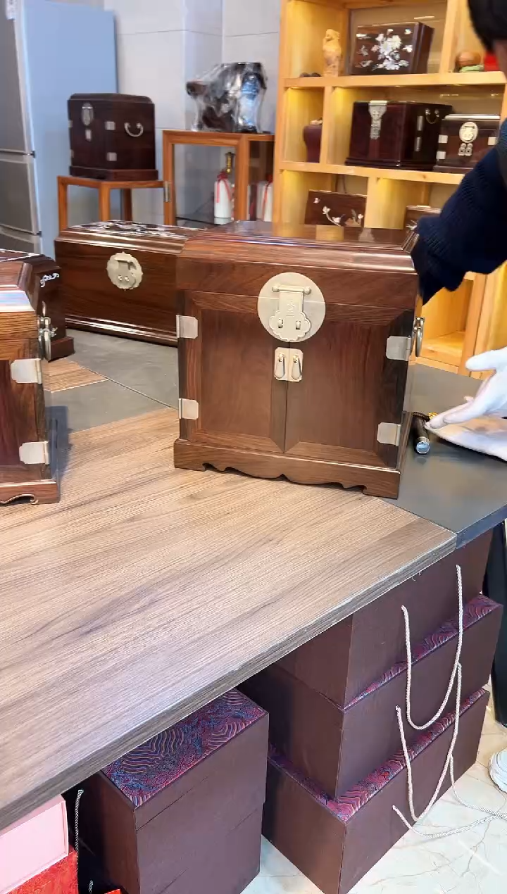 【闪购商品】红酸枝木类成套家具大红酸枝  天花板官皮箱33