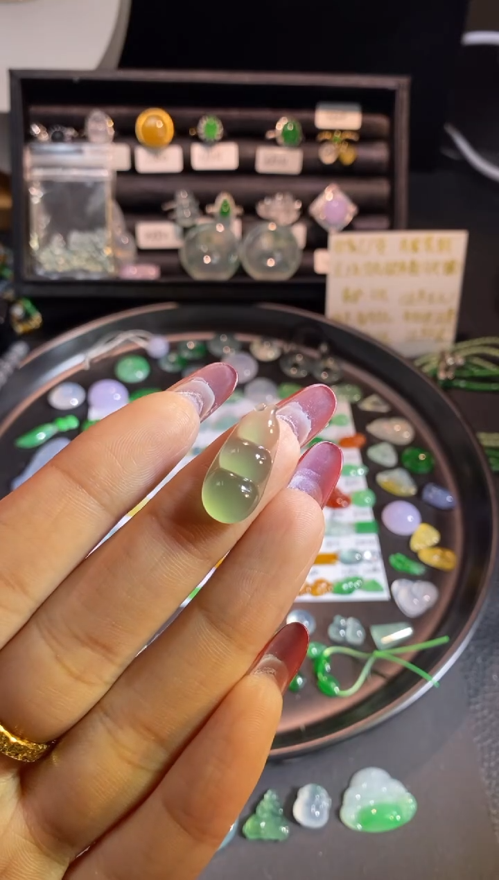 【闪购商品】翡翠挂件未镶嵌豆子