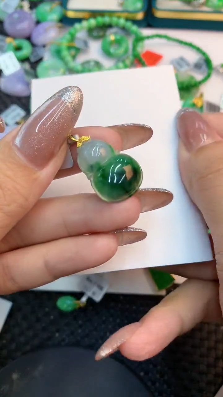 颈饰18K金镶嵌翡翠1