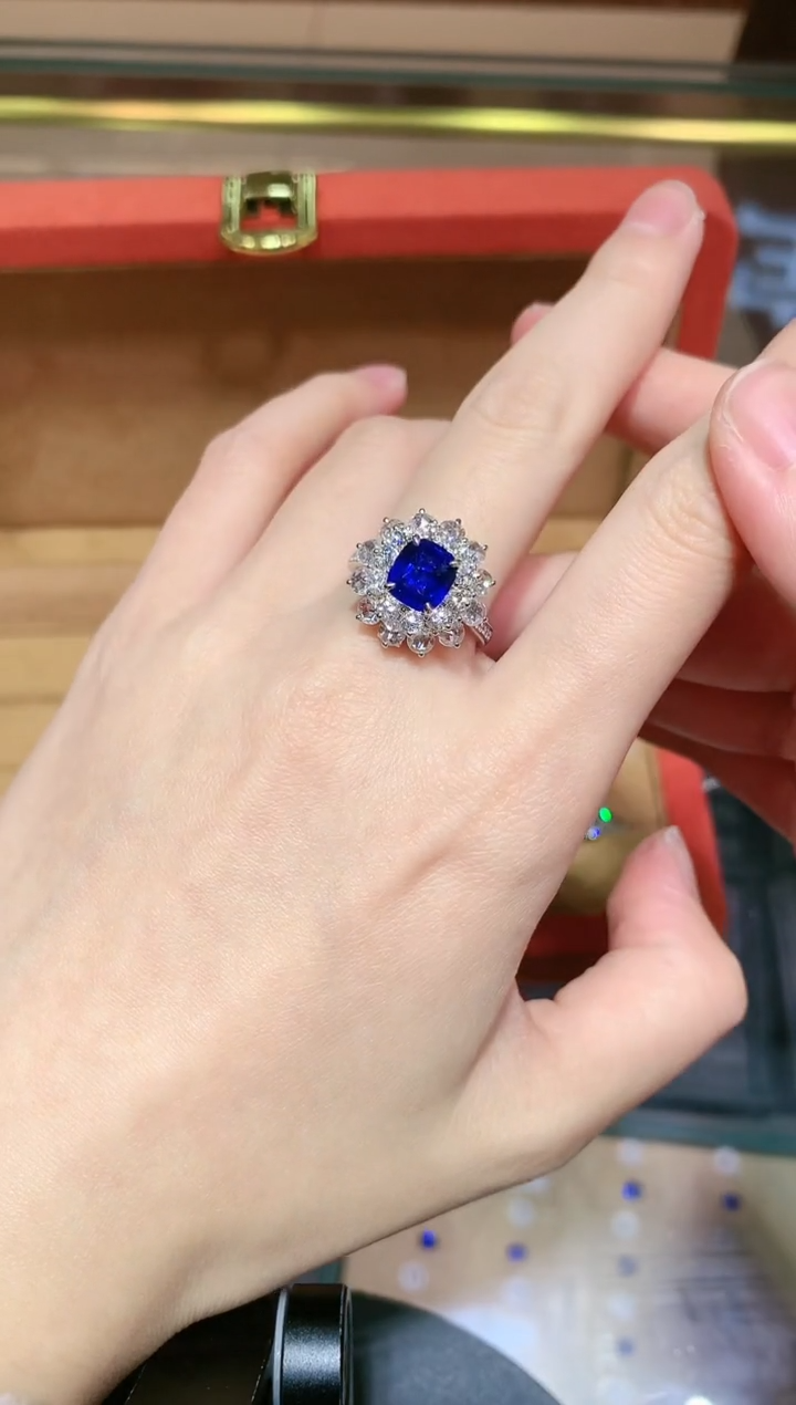 【闪购商品】蓝宝石戒指18K金镶嵌2.62ct