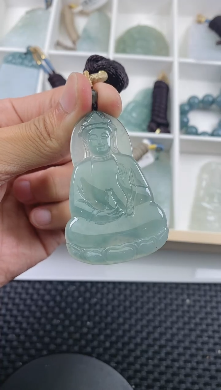 翡翠未镶嵌颈饰 