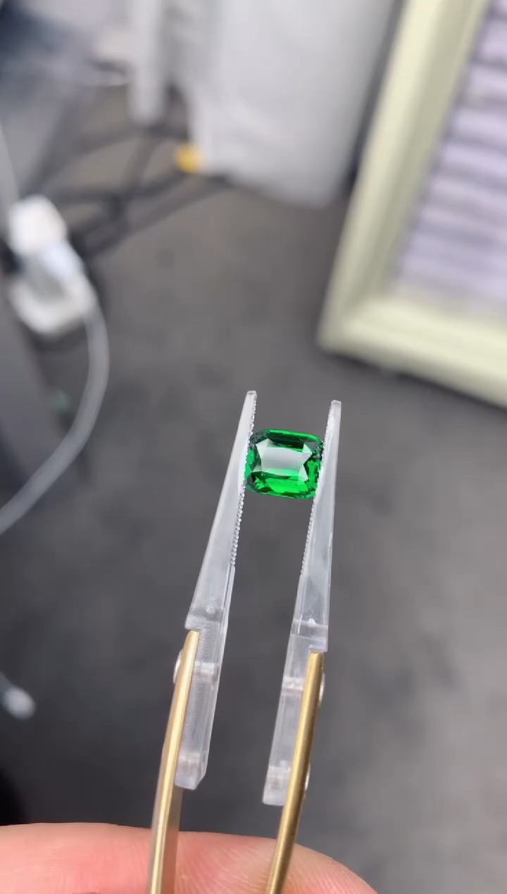 【闪购商品】石榴石（沙弗莱）裸石未镶嵌2ct沙弗莱