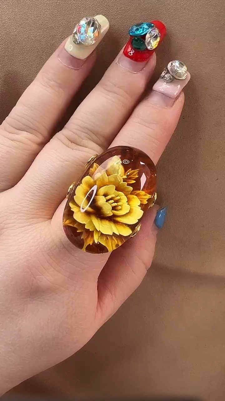 未镶嵌颈饰琥珀戒指